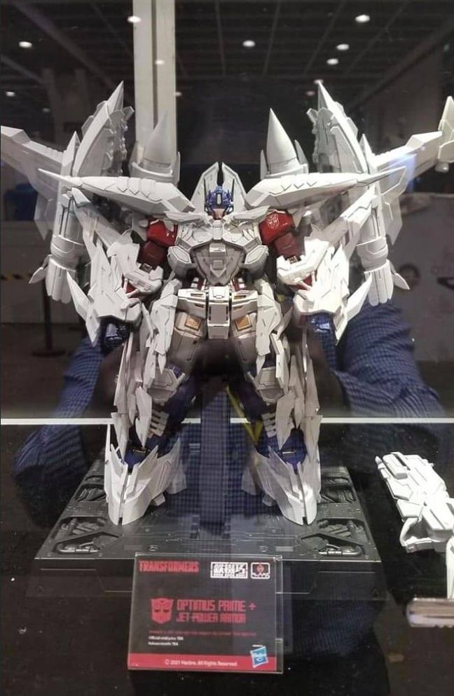 Flame Toys Kuro Kara Kuri Optimus Prime Jet-Power Armor Revealed